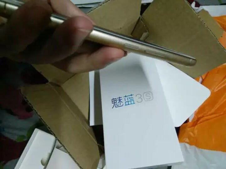 魅族魅蓝3s:京东配送速度很快,主要是正品,一