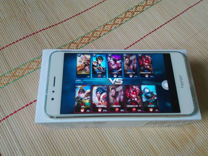 华为荣耀8:手机很不错是正品,运行速度快,颜值