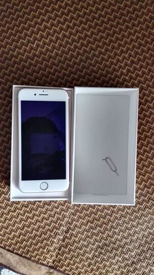 AppleiPhone7:签收的时候快递小哥给我说.买