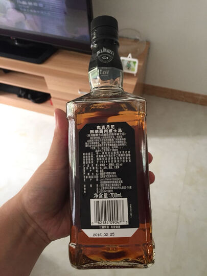 杰克丹尼威士忌预调酒:是正品,加冰镇雪碧比较
