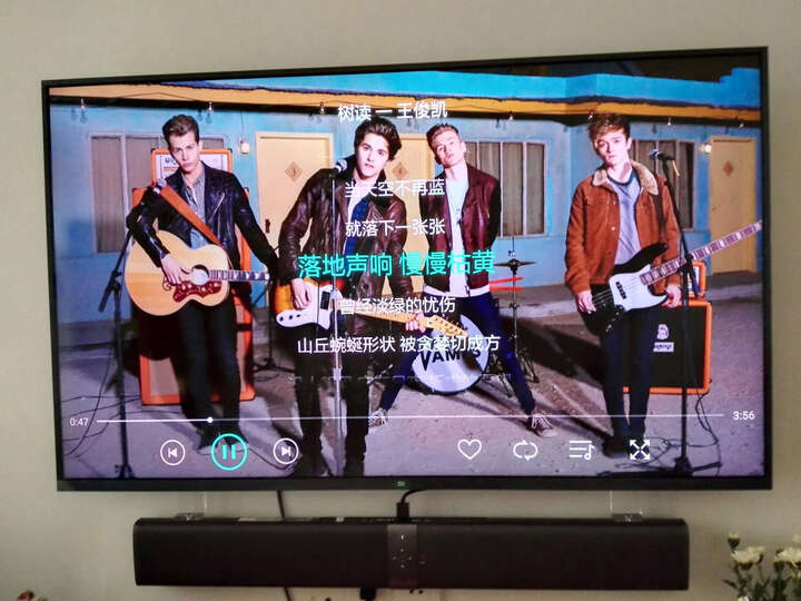 三星曲面电视55寸一般挂墙还是放在电视柜上