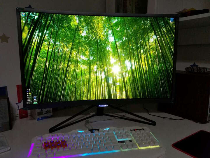 飞利浦328C7QJSG:好显示器。曲屏看着挺舒