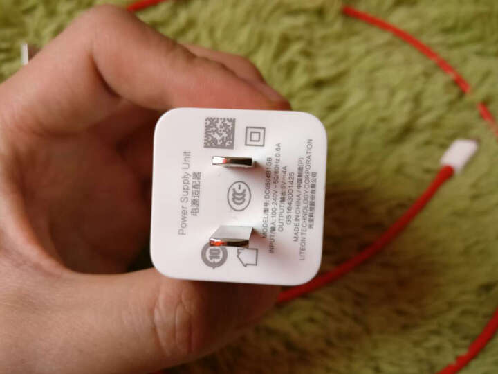 一加3T:手机反应速度非常快,充电也快,0-100耗