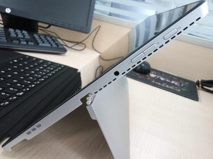 联想 Miix5 尊享版二合一平板电脑12.2英寸(i5-6200U 8G内存/256G/Win10 内含键盘/触控笔/Office)闪电银 晒单图