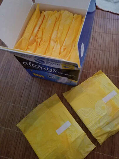 护舒宝卫生巾:有点塑料味,不知道是不是真的,