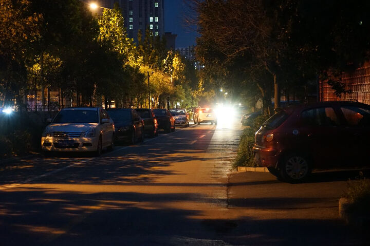 索尼(SONY):整体好评。相机本身没的说 是正