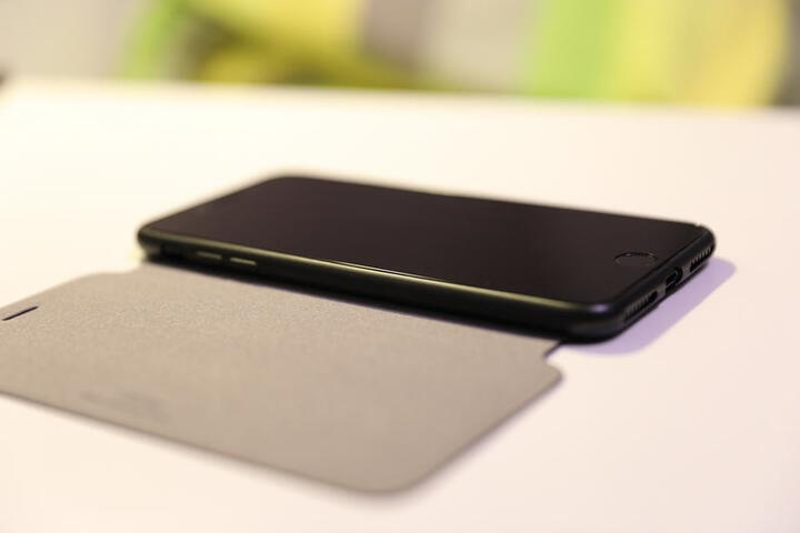 倍思iPhone7钢化膜:这是iPhone7plus效果最好