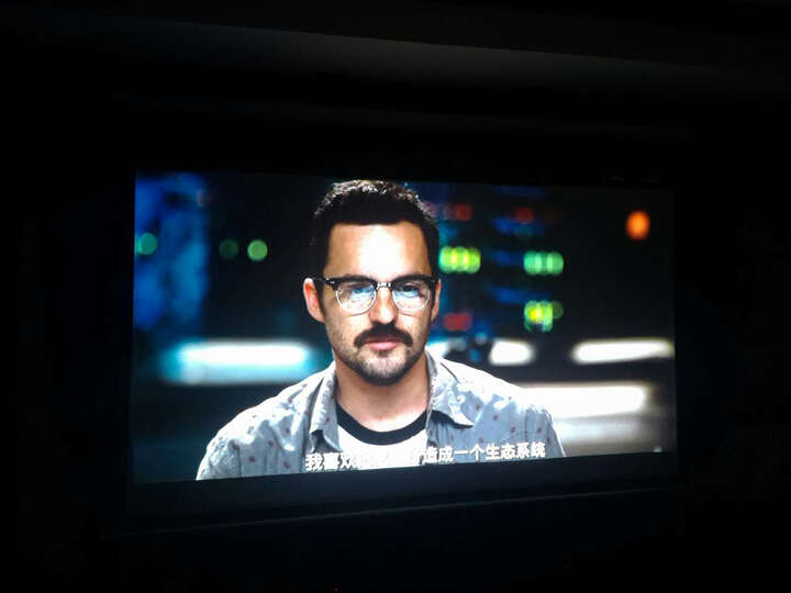 明基W1070+:看电视看电影,关灯开灯都试了下