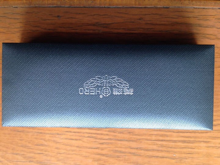 英雄钢笔:英雄经典金笔,下水流畅不划纸张。价