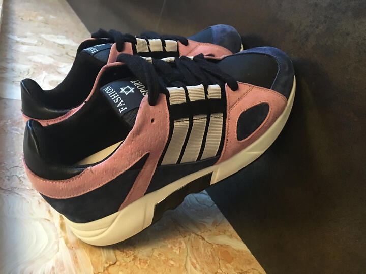 法洛姿(FRLOZS):法国名牌,1499买的,有点贵,