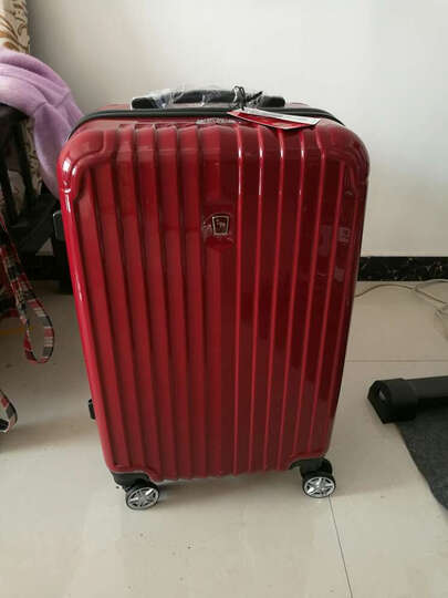 爱华仕拉杆箱:拉杆箱颜色没有色差,是暗红色的