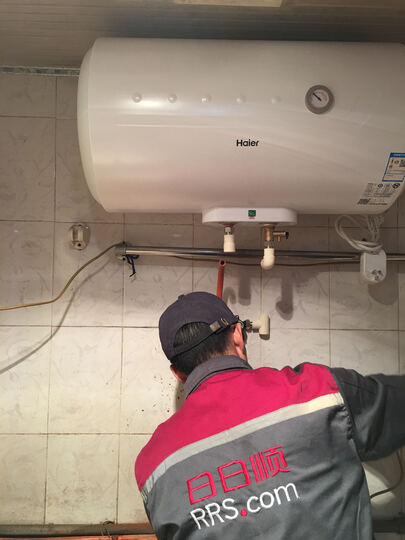 海尔EC6001-C电热水器:海尔按装师傅非常准