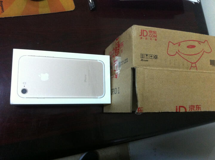 AppleiPhone7:屏幕大小正合适,握着手感很好