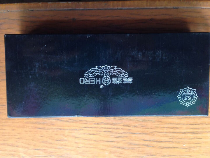 英雄钢笔:英雄经典金笔,下水流畅不划纸张。价