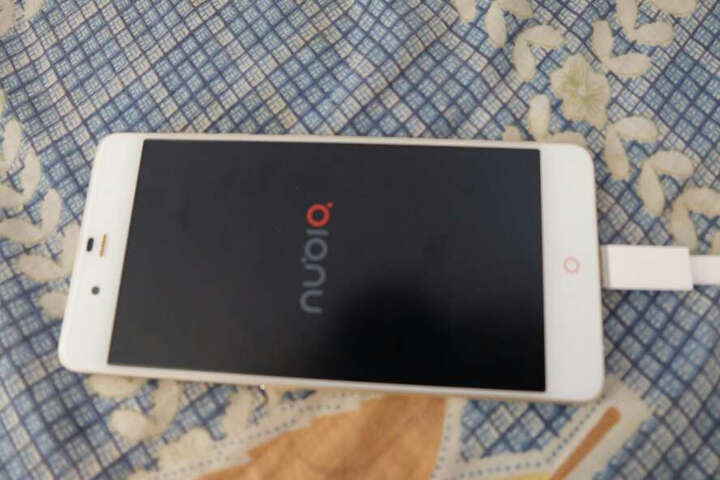 努比亚布拉格S:收到是98%的电量玩了两个小