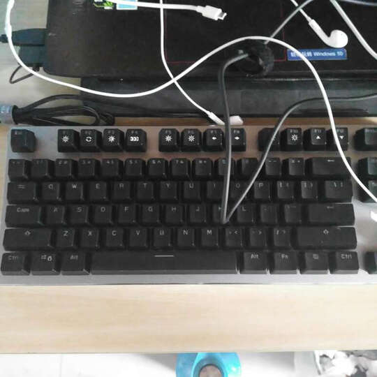 0:茶轴用起来挺舒服的,不是很响,也有段落感,寝