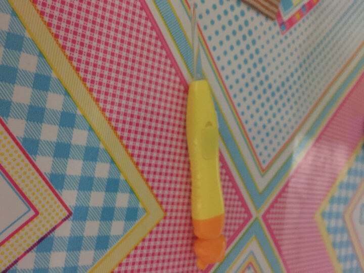 日康婴儿指甲钳RK-3653:配有黄紫灯可称世界