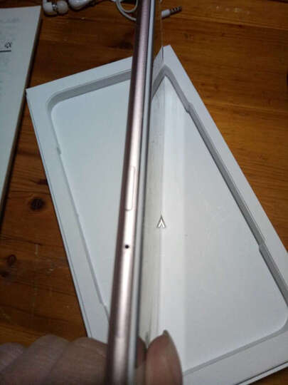 OPPOR9s:很轻,无论手感还是外观都很舒服,不