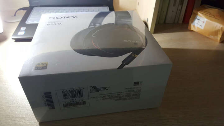 索尼MDR-1A:戴着耳机,抖了一天的腿。没想过