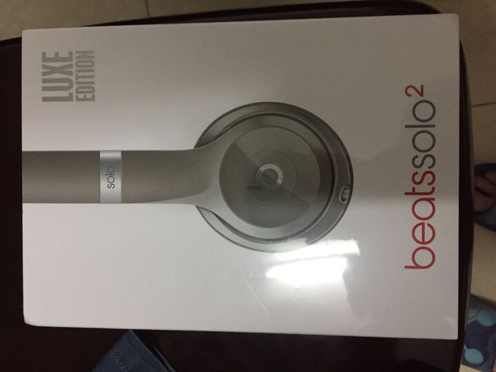 BeatsSolo2:包装有苹果的风格,手机做工不错,