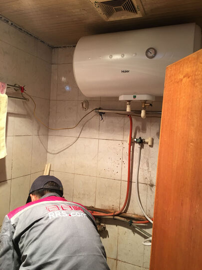 海尔EC6001-C电热水器:海尔按装师傅非常准