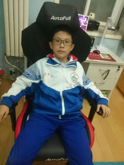 傲风电竞椅:组装的过程有点困难,还真是个力气