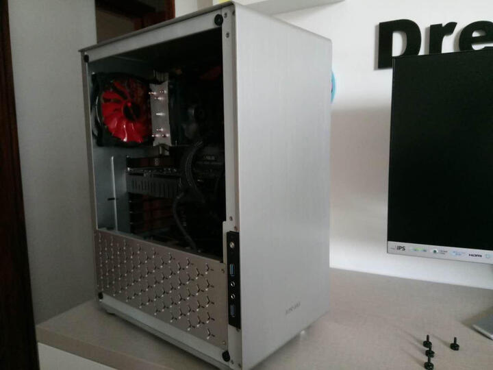 乔思伯U4:外观用料方面比较满意,就是装ATX