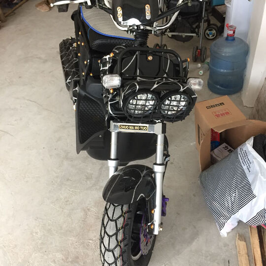 欧峰:车子非常帅气,顺丰送货上门,还送了很多