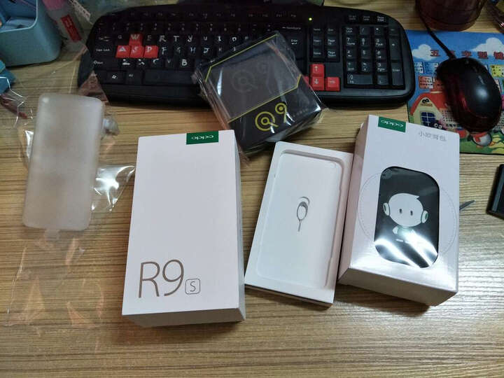 OPPOR9s:速度很快,很薄很轻,比我同事的苹果