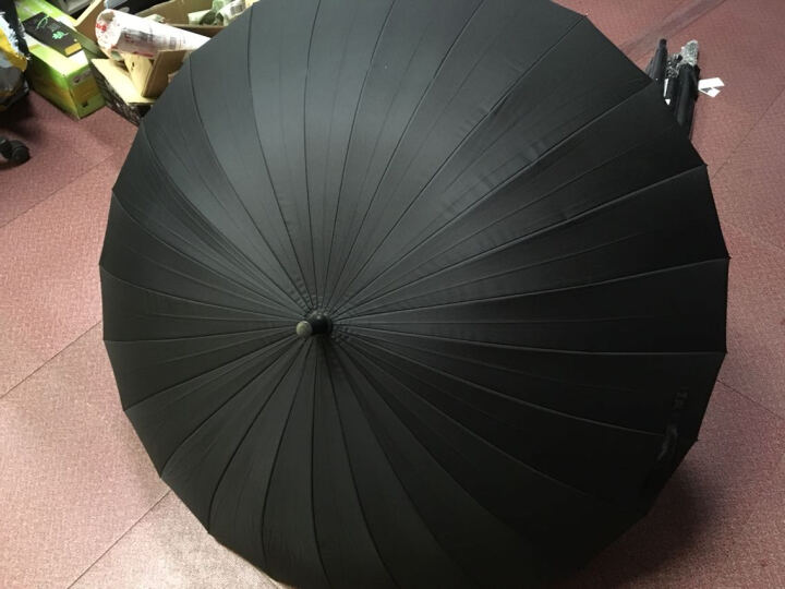 美度雨伞:伞够大,骨很多,大品牌信得过,应该质