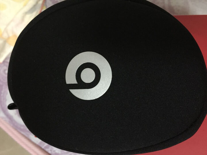 BeatsSolo2:包装有苹果的风格,手机做工不错,