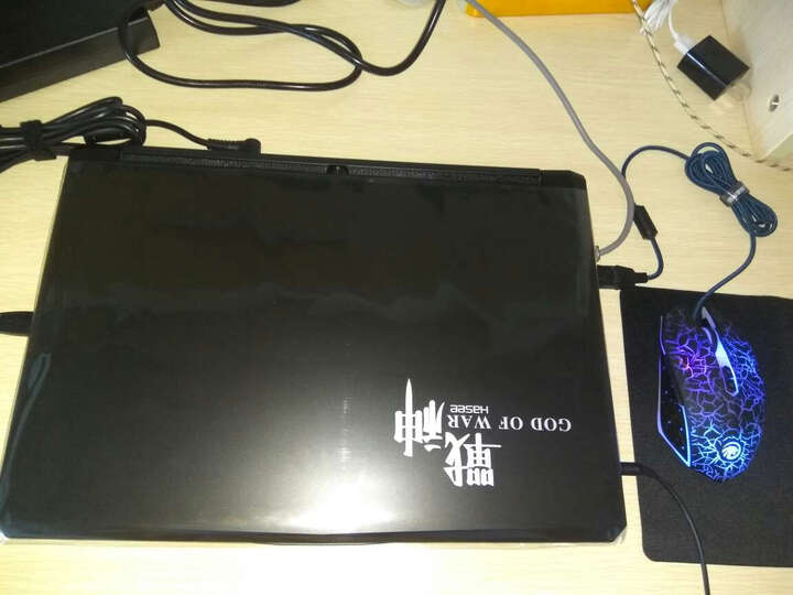 神舟战神Z7:不错的电脑,就是屏幕两个角漏光,