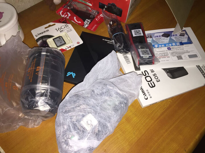 佳能EOS 80D:相机包装完好 封条没动过,没去