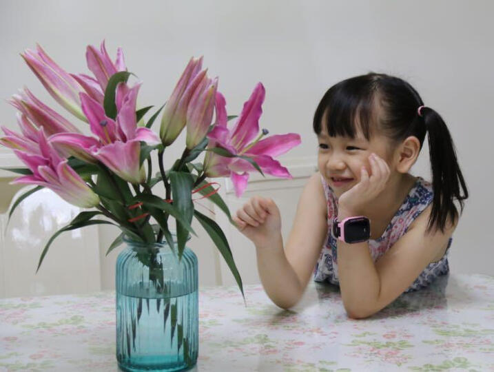 小天才电话手表Y03:“东西很好!宝宝很喜欢!戴在手上非常的靓。!比起那些所谓的一两百块钱的电话，还是要好很多。无论是手感还” - 京东