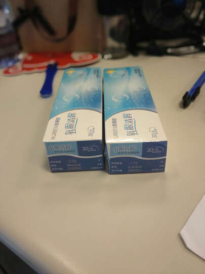 海俪恩隐形眼镜:左右眼度数不一样,所以拍了两