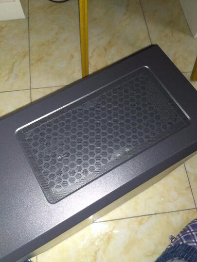 先马塞恩1:前面板拆卸时建议一手在一手在面