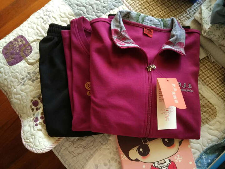 蓝色夏天(Lansexiatian):衣服很漂亮,做工很好,