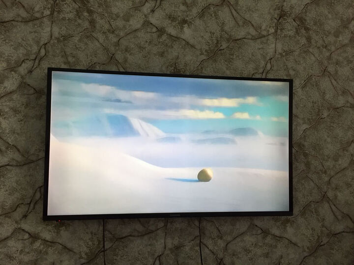 长虹49U1:长虹质量佳,服务好,安装师傅态度棒