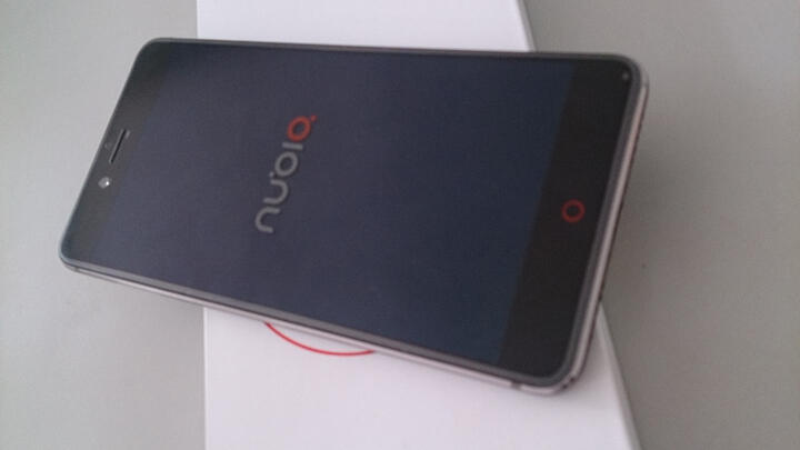 努比亚小牛6 Z11miniS:手机大小合适.外观精美