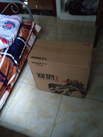 先马塞恩1:前面板拆卸时建议一手在一手在面