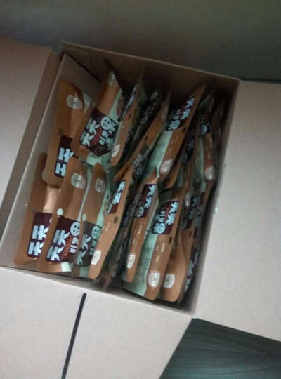 鲜品屋天天坚果:好贵,肉疼,不过确实好吃,坚持