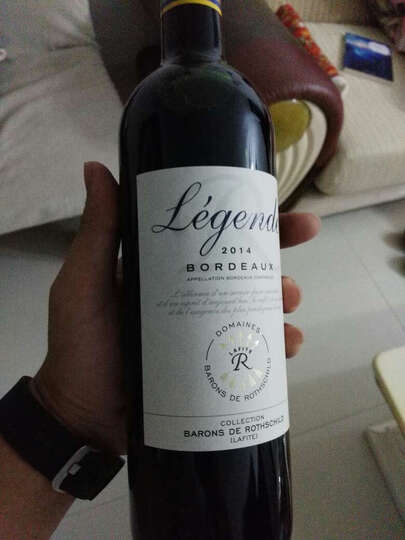 拉菲葡萄酒:包装很不错,酒的味道也还可以。挺