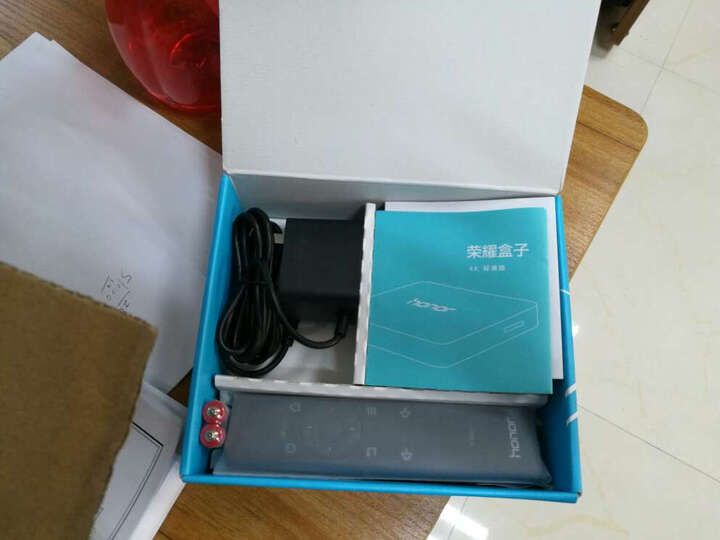 华为(HUAWEI):电视后面只有两个插孔,摇控丢