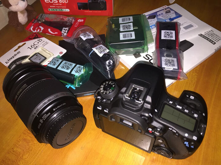 佳能EOS 80D:相机包装完好 封条没动过,没去