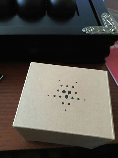 :耳机带着不是很舒服,两耳带起来看电影右耳有