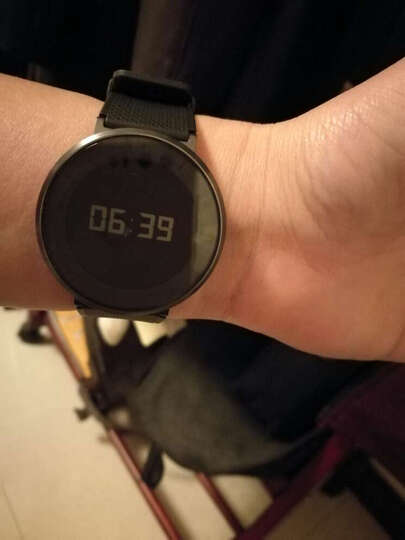 华为荣耀手表深空灰:之前用zero,这款表盘相对