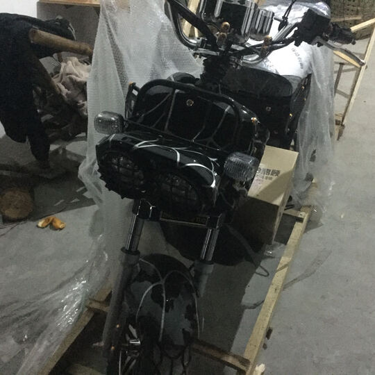 欧峰:车子非常帅气,顺丰送货上门,还送了很多