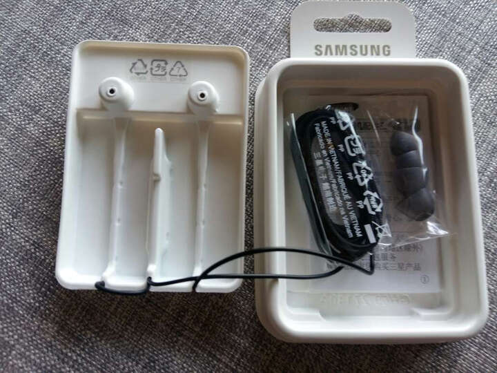 三星IG935:还行,音质不错,质感也还行,就是有点