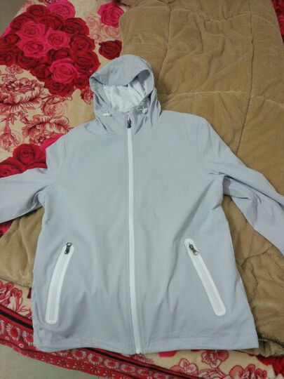 A21:衣服质量很好,无色差,也很合身。