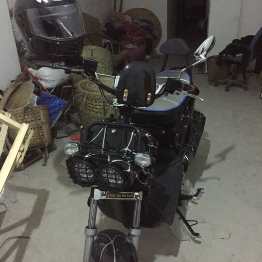 欧峰:车子非常帅气,顺丰送货上门,还送了很多